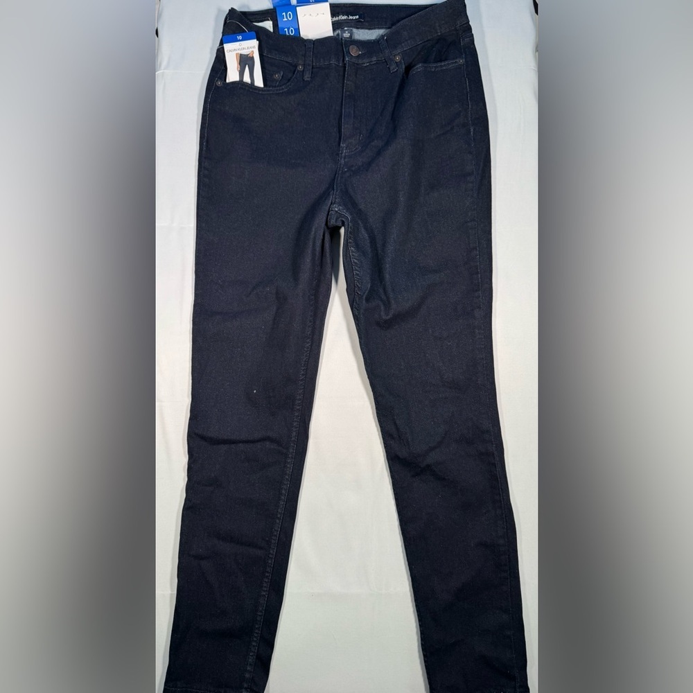 NWT Calvin Klein Jeans Women's Deep Navy Skinny Jeans